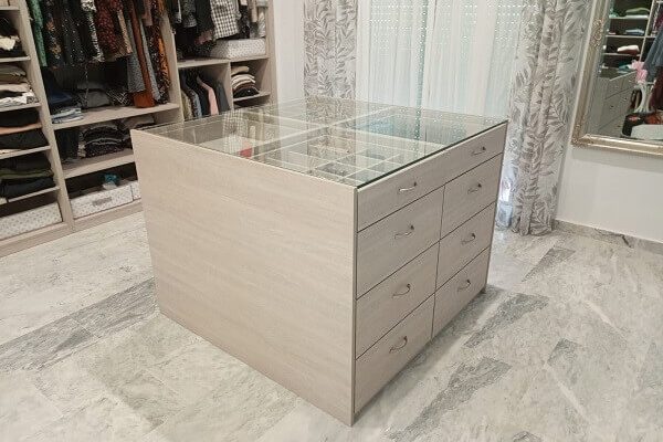 Vestidor con isla personalizado